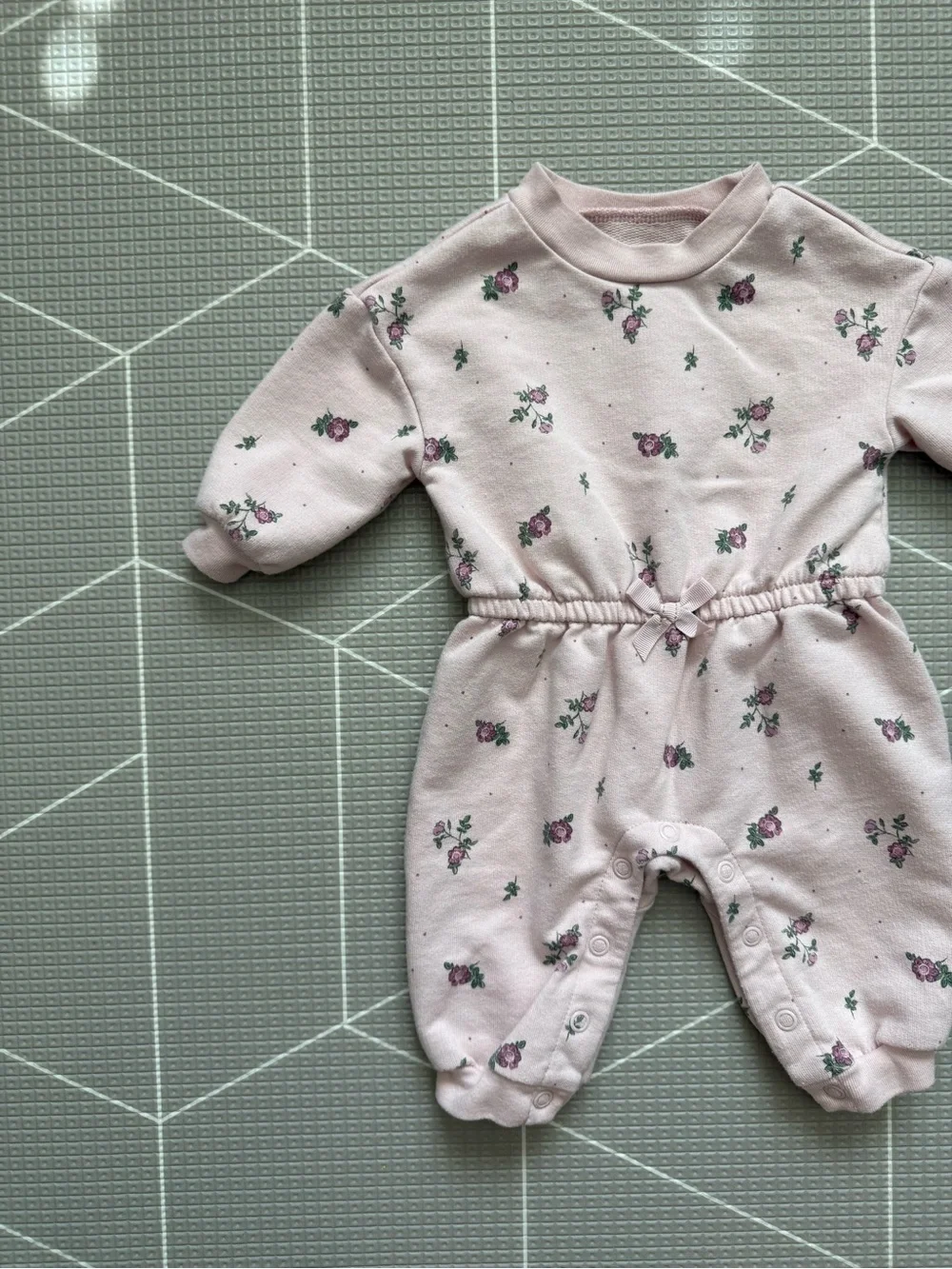 Carters|Baby girl soft long sleeve One-Piece jumpsuit with ditsy florals•••0-3M